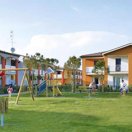 In Villaggio Ai Pini In Lido Altanea Apartment *