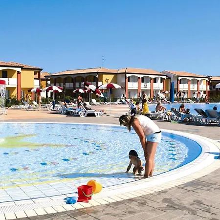 Apartment In Villaggio Ai Pini In Lido Altanea *