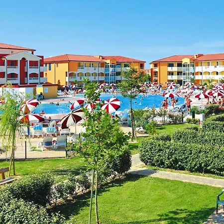 In Villaggio Ai Pini In Lido Altanea