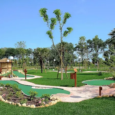 Apartment In Villaggio Ai Pini In Lido Altanea *